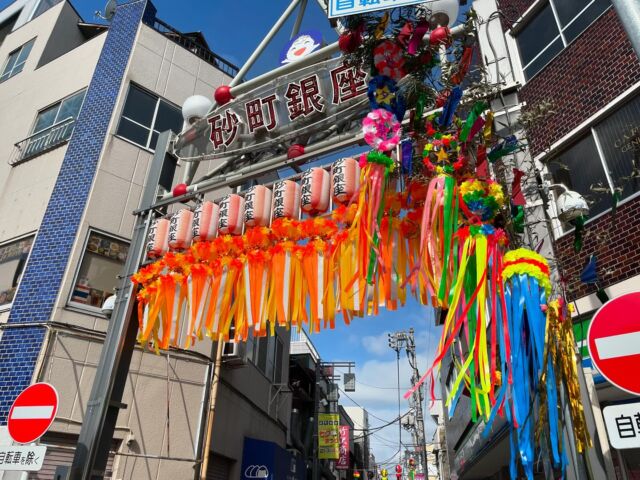 砂町銀座商店街 | 東京都江東区にある商店街。砂町 商店街は、東西670mというロングストリートに、現在180店舗が営業しています。テレビなどでの取り上げも多く、江東区を代表する激安商店街です。